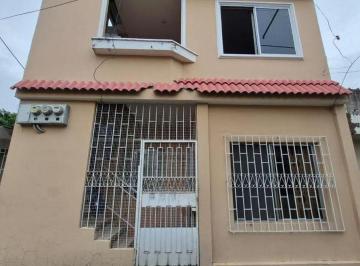Casa de 5 habitaciones, Guayaquil · Casa Rentera 3 Unidades en Martha de Roldós - D. Sornoza