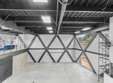 Edificio-Hotel-Fabrica · 1000m² · 6 Estacionamientos · Edificio Comercial en Renta