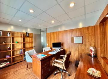 Oficina comercial · 114m² · 2 Estacionamientos · Venta de Oficina Exclusiva en Sector La Orellana - Excelente Ubicación Comercial Av
