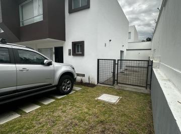 Casa · 125m² · 3 Habitaciones · 2 Estacionamientos · Casa - Puembo