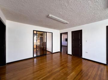 Casa · 401m² · 6 Habitaciones · 1 Estacionamiento · Se Vende Casa Comercial Esquinera en La Concepción