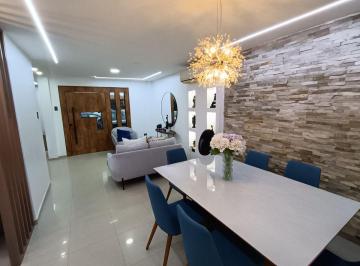 Casa de 4 habitaciones, Guayaquil · Se Vende Hermosa Casa en Urb. Casa Club