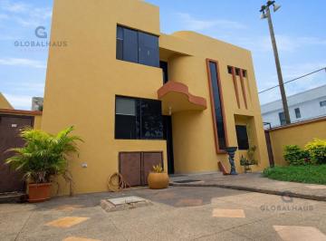 Casa · 182m² · 4 Habitaciones · 4 Estacionamientos · Venta Casa Urb. Santa María de Casa Grande con Piscina y Jacuzzi, La Aurora Daule, m. Z.