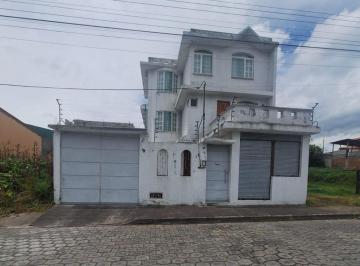 Casa de 4 habitaciones, Machachi · Casa de 3pisos Unifamiliar con Local de Venta en Machachi