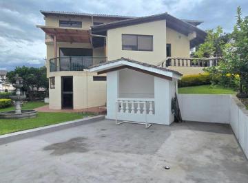 Casa de 5 habitaciones, Quito · Se Vende Casa Sector Miravalle 2