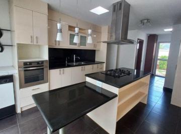 Casa de 4 habitaciones, Quito · Rento / Vendo Casa. Conjunto Privado con Línea Blanca - Sector Tumbaco