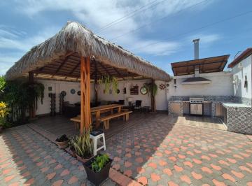 Casa · 194m² · 3 Habitaciones · 4 Estacionamientos · Casa en Venta, Punta Blanca, Santa Elena, Lisr
