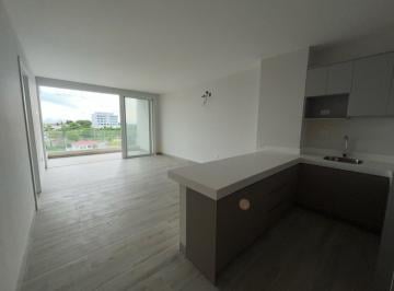 Sala comedor y cocina con balcón · Departamento en Venta Punta Blanca Vanro