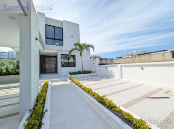 Casa · 403m² · 4 Habitaciones · 3 Estacionamientos · Casa en Manta Beach de 4 Dorm.