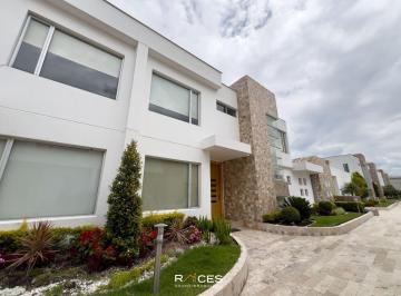 Casa de 3 habitaciones, Quito · Casa con 3 Recámaras en Venta con 515 m² Terreno en San Patricio
