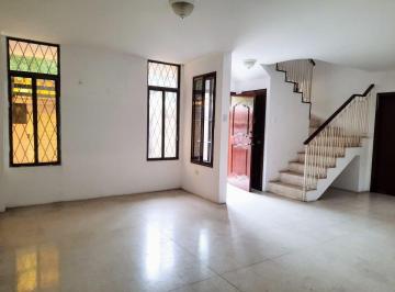Casa de 4 habitaciones, Guayaquil · Casa Esquinera de Venta en Ceibos
