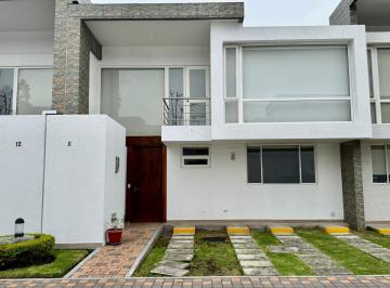 Casa · 210m² · 3 Habitaciones · 2 Estacionamientos · Casa en Venta, La Armenia, Valle de Los Chillos