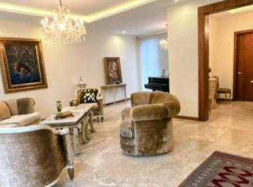 Casa · 367m² · 3 Habitaciones · 6 Estacionamientos · Hermosa Casa de Venta en La Viña