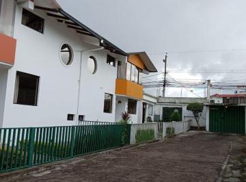 Casa de 4 habitaciones, Quito · En Venta Casa Mas Suite Sector Calderon