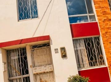 Casa de 3 habitaciones, Quito · Se Vende Casa de 3 Pisos, 3 Habitaciones, Parqueadero Cubierto, Terraza