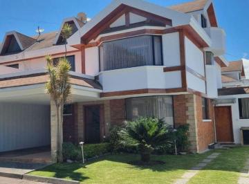 Casa de 4 habitaciones, Quito · Se Renta Hermosa Casa en Cumbaya