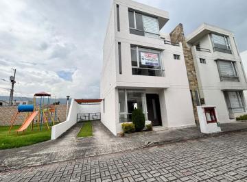 Casa de 4 habitaciones, Quito · Casa en Venta Sector Dean Bajo Conocoto Conjunto Hab. Santorini