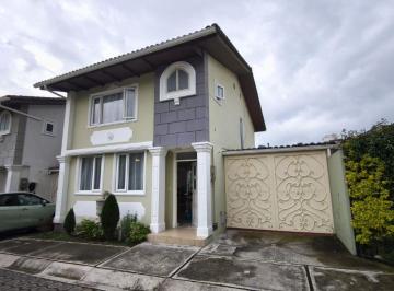 Casa de 3 habitaciones, Quito · Casa en Venta Sector Conocoto Calle Marqueza de Solanda Conj Provenza 2