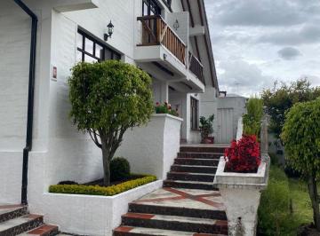 Casa de 3 habitaciones, Quito · Linda Casa Estilo Especial y Rustico