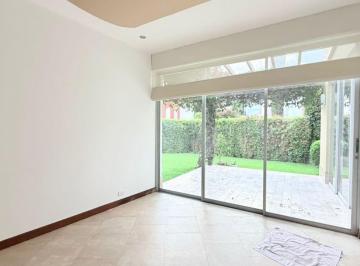 Casa · 360m² · 3 Habitaciones · 3 Estacionamientos · Lumbisi, Hermosa Casa en Renta, 360 m²