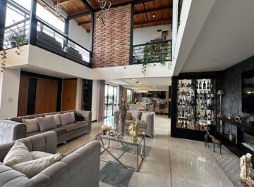 Casa · 350ha · 4 Habitaciones · 4 Estacionamientos · Casa en Venta 350 Mtrs 2 Lote 2400 Mtrs2 Pifo Diseño Que Enamora