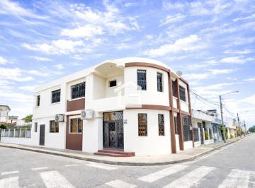 Casa de 3 habitaciones, Machala · Casa en Venta en Las Brisas | Amplios Espacios y Comodidad Familiar