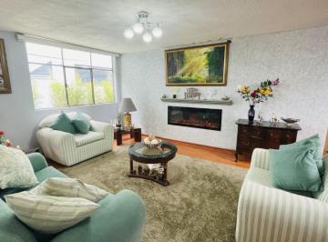 Casa de 6 habitaciones, Quito · Casa Rentera con Bodega y Galpon en Venta en Calderon