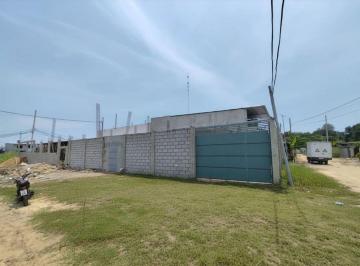 Casa de 3 habitaciones, Machala · Casa en Venta con Losa, en Obra Gris en Machala