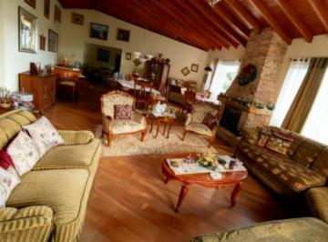Casa · 800m² · 6 Habitaciones · 4 Estacionamientos · Cumbayá, Hermosa Casa en Venta, 800 m²