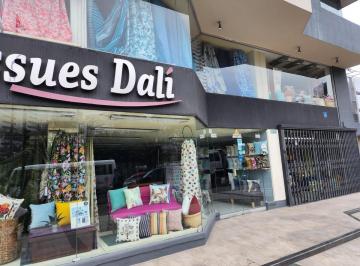 Local comercial · 392m² · 2 Estacionamientos · Venta Local Conercial Execlente Ubicacion