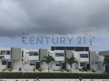 Casa · 102m² · 3 Habitaciones · 2 Estacionamientos · Venta de Vivienda en Urb. Terrazas Santa Maria - Manta