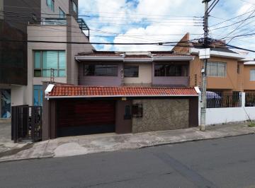 Casa de 6 habitaciones, Cuenca · Casa Comercial en Renta – Sector Estratégico