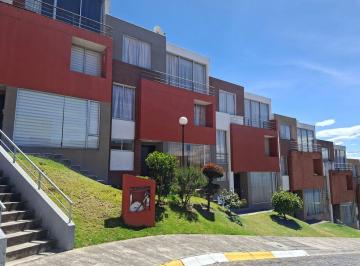 Casa de 5 habitaciones, Quito · Se Rentas Amplia Casa de 4 Dorm. en San Isidro del Inca