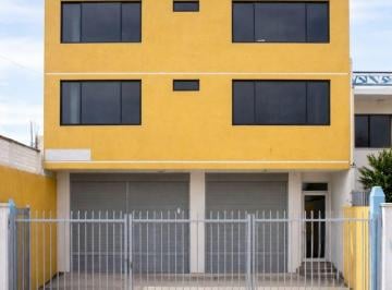 Casa de 8 habitaciones, Quito · Se Vende Casa Rentera en Zabala, Ubicada en Calle: de Los Arrieros Principal Al Norte de Quito.