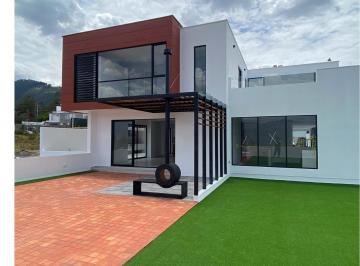 Casa de 4 habitaciones, Quito · Exclusiva Casa Zona San Patricio con Piscina y Vistas a Los Volcanes
