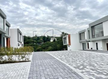 Casa · 119m² · 3 Habitaciones · 2 Estacionamientos · Tumbaco 144.85 m² en Venta Casa Dos Plantas con Jardin 3 Habitaciones