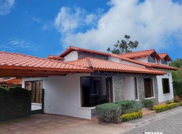 Casa en Venta de 4 habitaciones Los Chillos · Casa con 4 Dorm. en Venta en Los Chillos, 598 m²