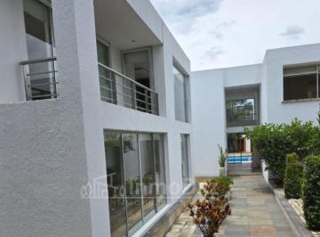 Casa de 5 habitaciones, Quito · Casa de Venta de Oportunidad en Cumbaya Dentro de Urbanización de Primera