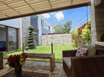 Casa · 178m² · 3 Habitaciones · 2 Estacionamientos · En Venta Casa en Conjunto Privado Cerca a La Ruta Viva