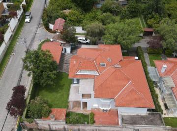 Casa de 3 habitaciones, Quito · Casa con 3 Habitaciones en Venta en Cumbayá, 800 m² de Terreno