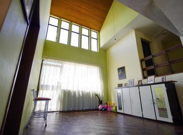 Casa · 450m² · 4 Habitaciones · 2 Estacionamientos · Las Casas, Hermosa Casa en Venta, 450 m²
