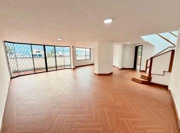 Casa · 250m² · 4 Habitaciones · 2 Estacionamientos · Renta Casa 3 Dorm. Urb. Jardines del Batán