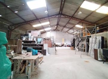 Bodega-Galpón · 360m² · 4 Habitaciones · 10 Estacionamientos · Calderón, Galpón en Renta, 360 m²