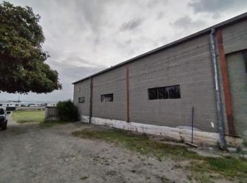 Bodega-Galpón · 360m² · 4 Habitaciones · 10 Estacionamientos · Calderón, Galpón en Renta, 360 m²