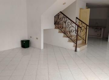 Local comercial · 230m² · 6 Habitaciones · 10 Estacionamientos · Kennedy, Local Comercia en Renta, 230 m²