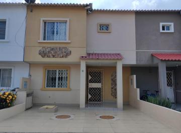 Casa · 104m² · 3 Habitaciones · 1 Estacionamiento · Casa en Venta, Urbanizacion Malaga 2, Via Salitre, Diam