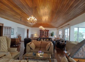 Departamento de 4 habitaciones, Quito · Penthouse con Potencial de Generación de Rentas (Suites)