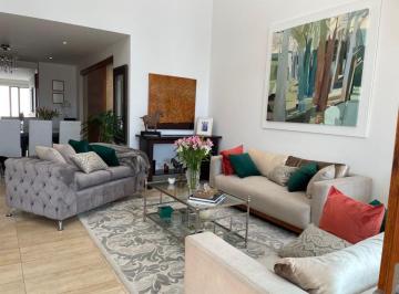 Departamento de 3 habitaciones, Quito · Departamento de 220 m² con 3 Recámaras en Venta en Cumbayá
