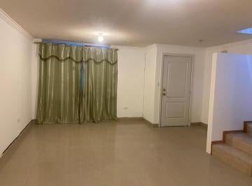 Casa · 86m² · 3 Habitaciones · 1 Estacionamiento · Venta Casa 3 Dorm., Sector Marianitas de Calderón.