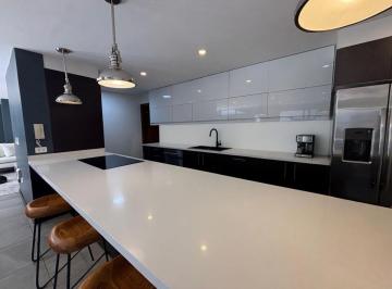Casa de 4 habitaciones, Quito · Hermosa Casa de 4 Dorm. de Venta Frente Al Rancho San Francisco!